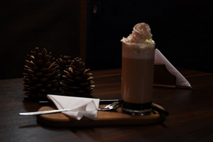 عکس با کیفیت قهوه سرو شده